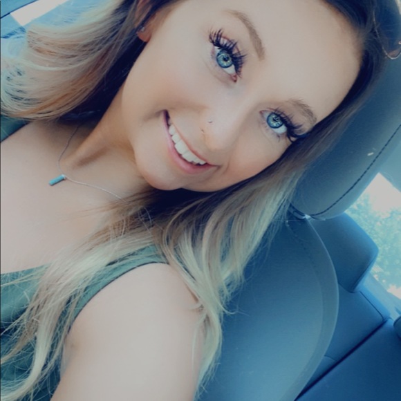 Meet your Posher, Rachel 💕🌵 - Picture 3 of 4